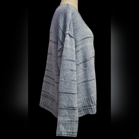 NWT a.n.a size PL blue sweater - Picture 4 of 9